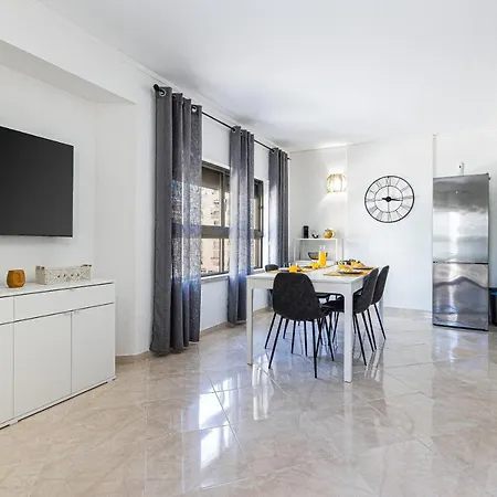 Beachside Bliss - 150 Meters From The Armacao de Pera